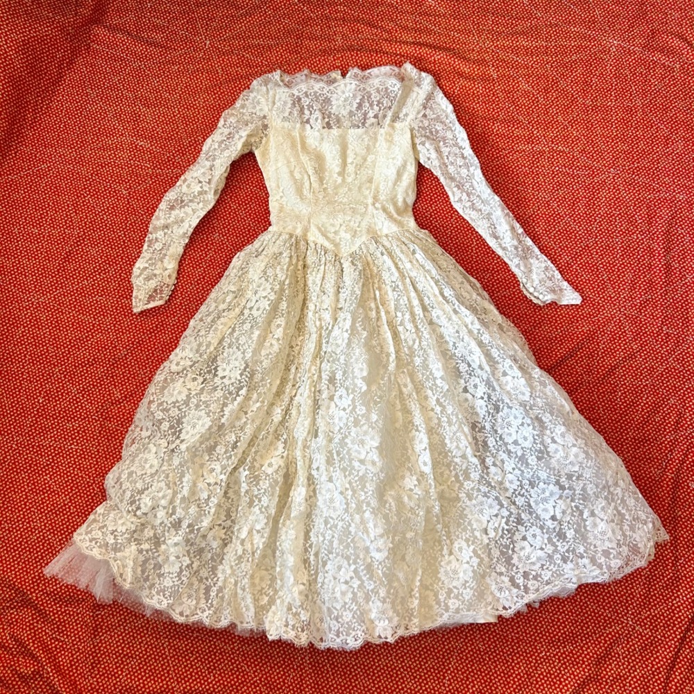 True Vintage 1950s handmade White Floral Lace Long Sleeve Wedding Dress Cream